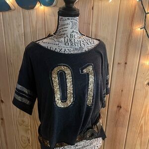 🕊️🖤Hollister Black Top with Gold Accents💛🕊️